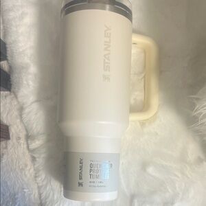 Stanley Cream 40oz Quencher Tumbler with Handle